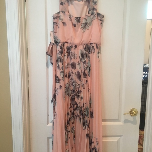 Dress - Picture 7 of 7